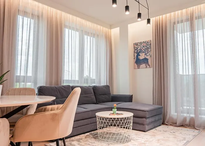 Urban Exec With Free Gym Pass, Full Office Setup And Designated Parking Space Apartman *