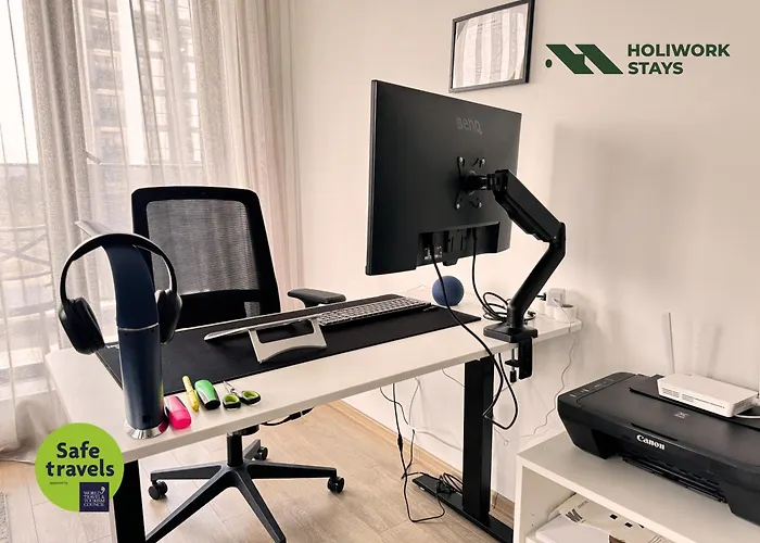 Urban Exec With Free Gym Pass, Full Office Setup And Designated Parking Space Apartman *