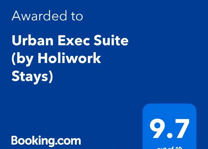 Urban Exec With Free Gym Pass, Full Office Setup And Designated Parking Space Apartman *