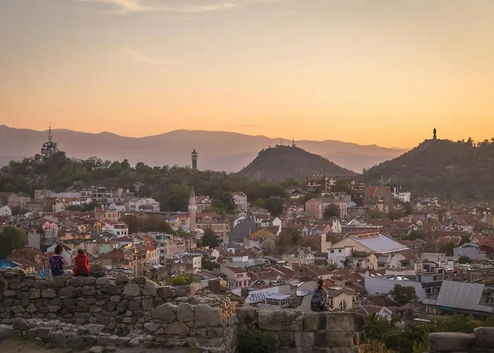 Urban Exec With Free Gym Pass, Full Office Setup And Designated Parking Space Apartman *