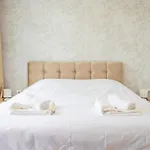 Apartment Urban Exec With Free Gym Pass, Full Office Setup And Designated Parking Space *