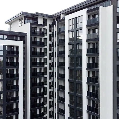 Apartment Urban Exec With Free Gym Pass And Full Office Setup Plovdiv