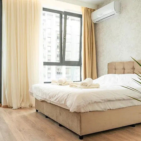 Urban Exec With Free Gym Pass And Full Office Setup Apartment Plovdiv