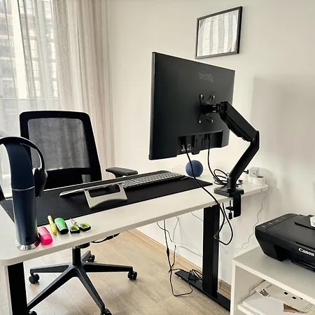 Apartment Urban Exec With Free Gym Pass And Full Office Setup Plovdiv