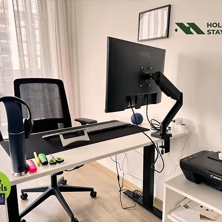 Urban Exec With Free Gym Pass And Full Office Setup Apartment *
