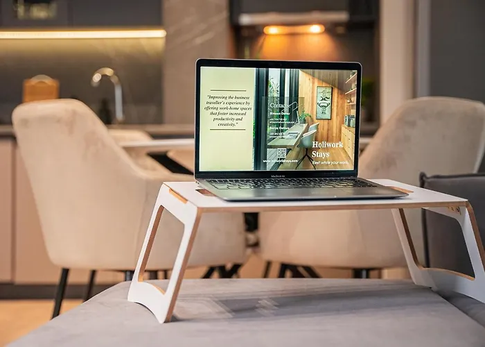 Urban Exec With Free Gym Pass, Full Office Setup And Designated Parking Space 公寓