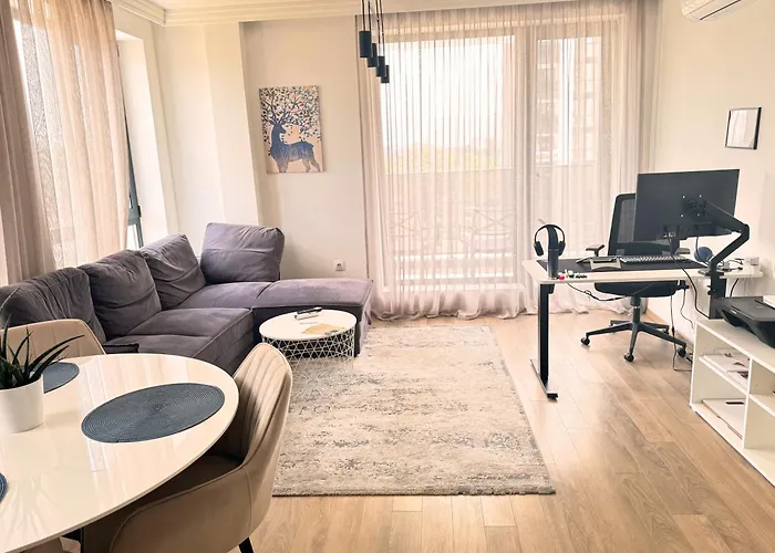 Urban Exec With Free Gym Pass, Full Office Setup And Designated Parking Space 普罗夫迪夫